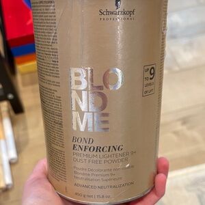 Schwarzkopf BLONDME Bond Enforcing Premium Lightener 9+